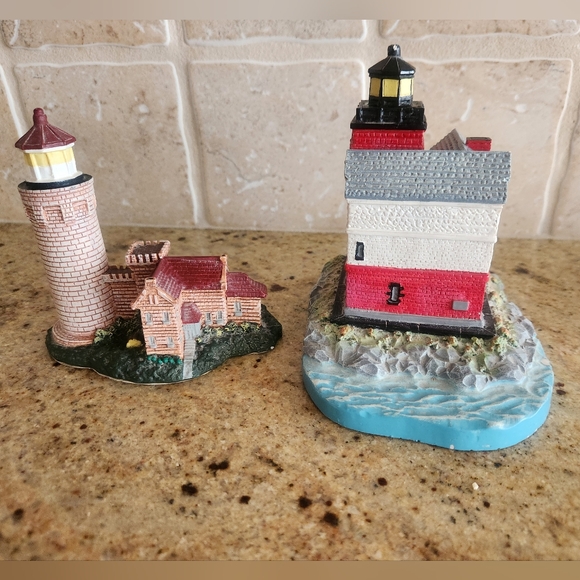 Two Michigan Spoontiques Lighthouses - Picture 2 of 13
